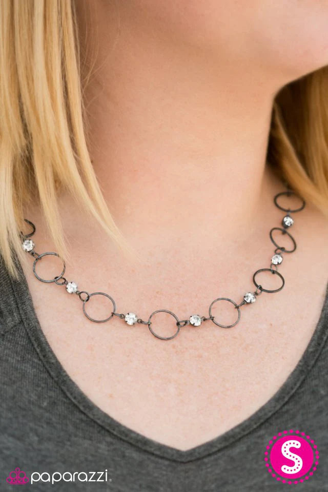 Collar Paparazzi ~ Nombre iluminado - Negro