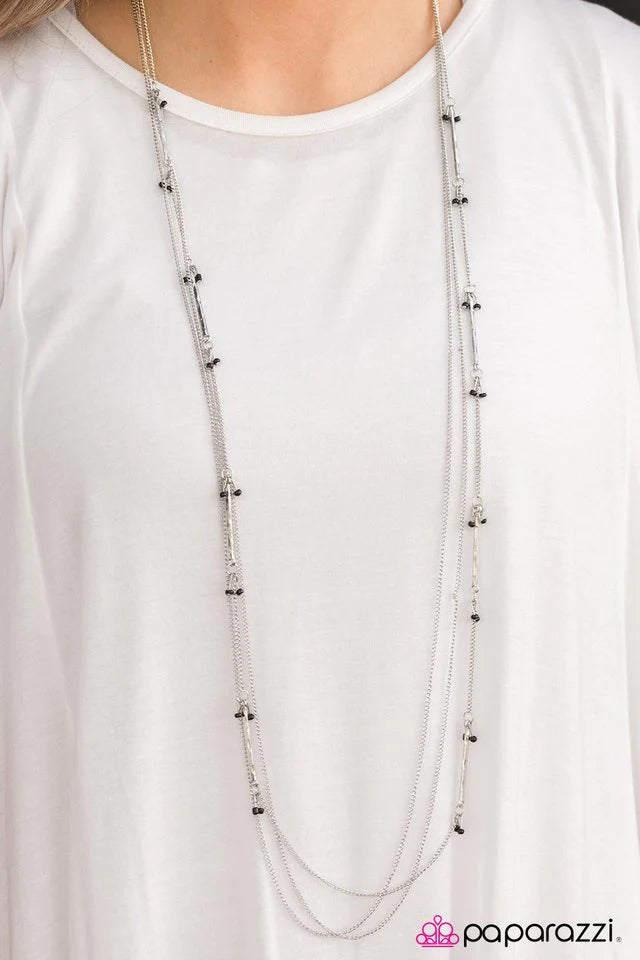 Collar Paparazzi ~ One Girl Revolution - Negro