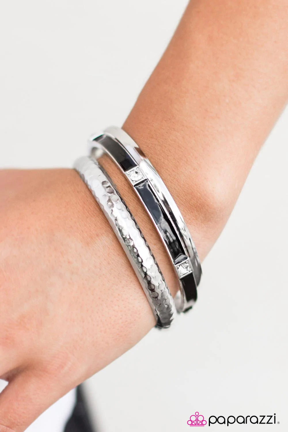 Pulsera Paparazzi ~ ¡Este es mi GLAM! - Negro