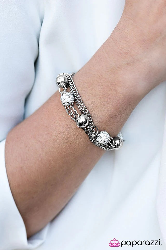 Pulsera Paparazzi ~ ¡Hazte a un lado! - Blanca