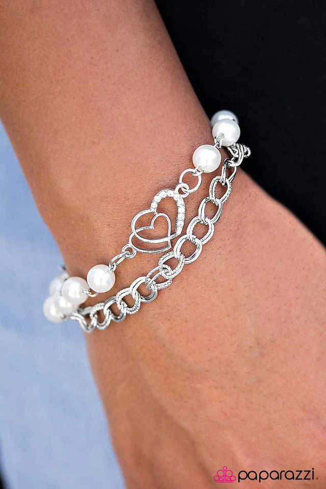 Pulsera Paparazzi ~ ¿De verdad quieres tenerme en tu corazón? - Blanco