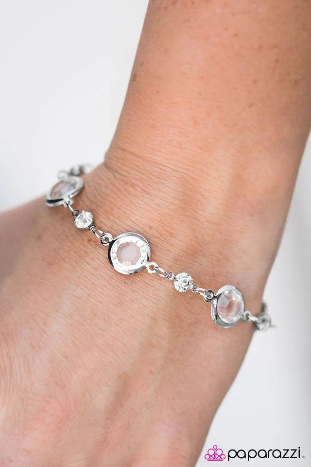 Pulsera Paparazzi ~ Casas de Cristal - Blanco