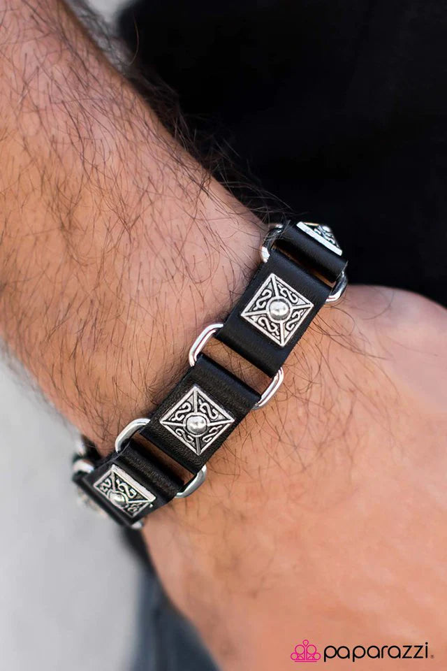 Pulsera Paparazzi ~ Ride On - Negra