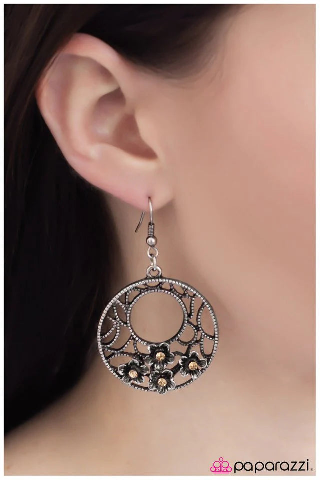 Paparazzi Earring ~ Dixie Chick - Brown