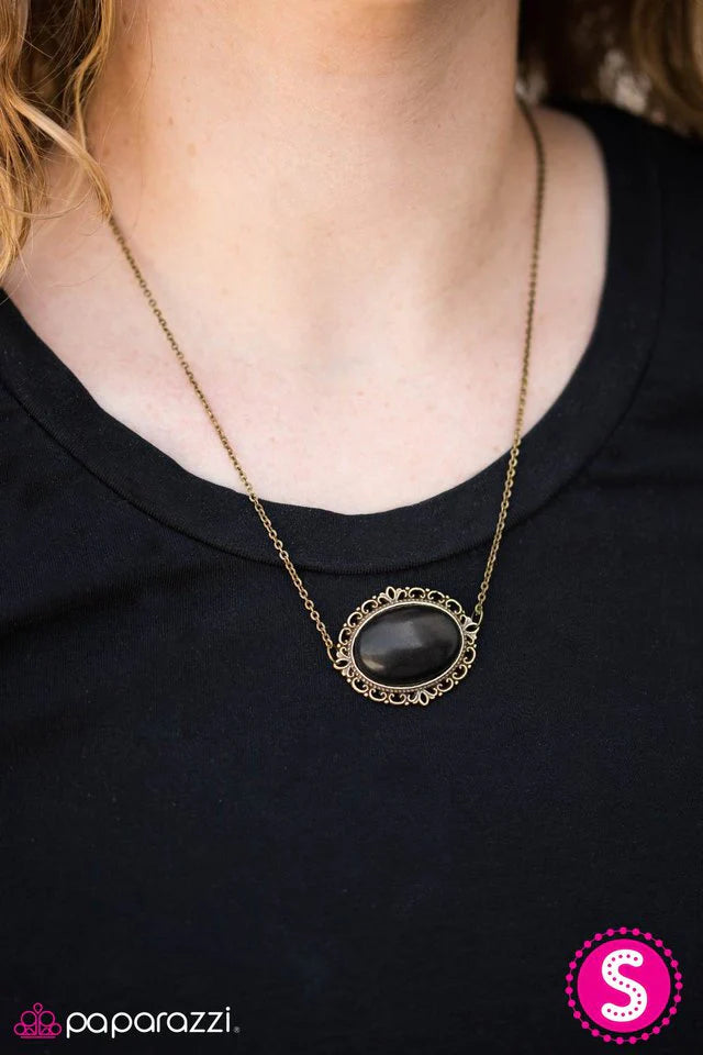 Collar Paparazzi ~ Western Cameo - Negro