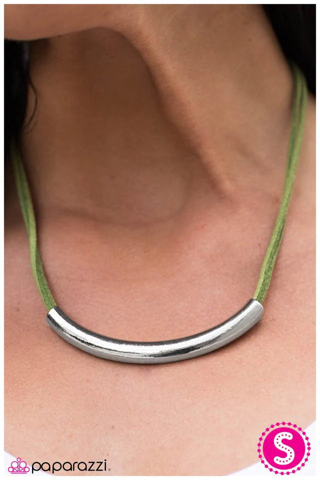 Collar Paparazzi ~ Sendero de la Cresta del Pacífico - Verde