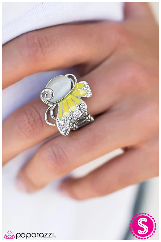 Paparazzi Ring ~ Fly Away Home - Yellow