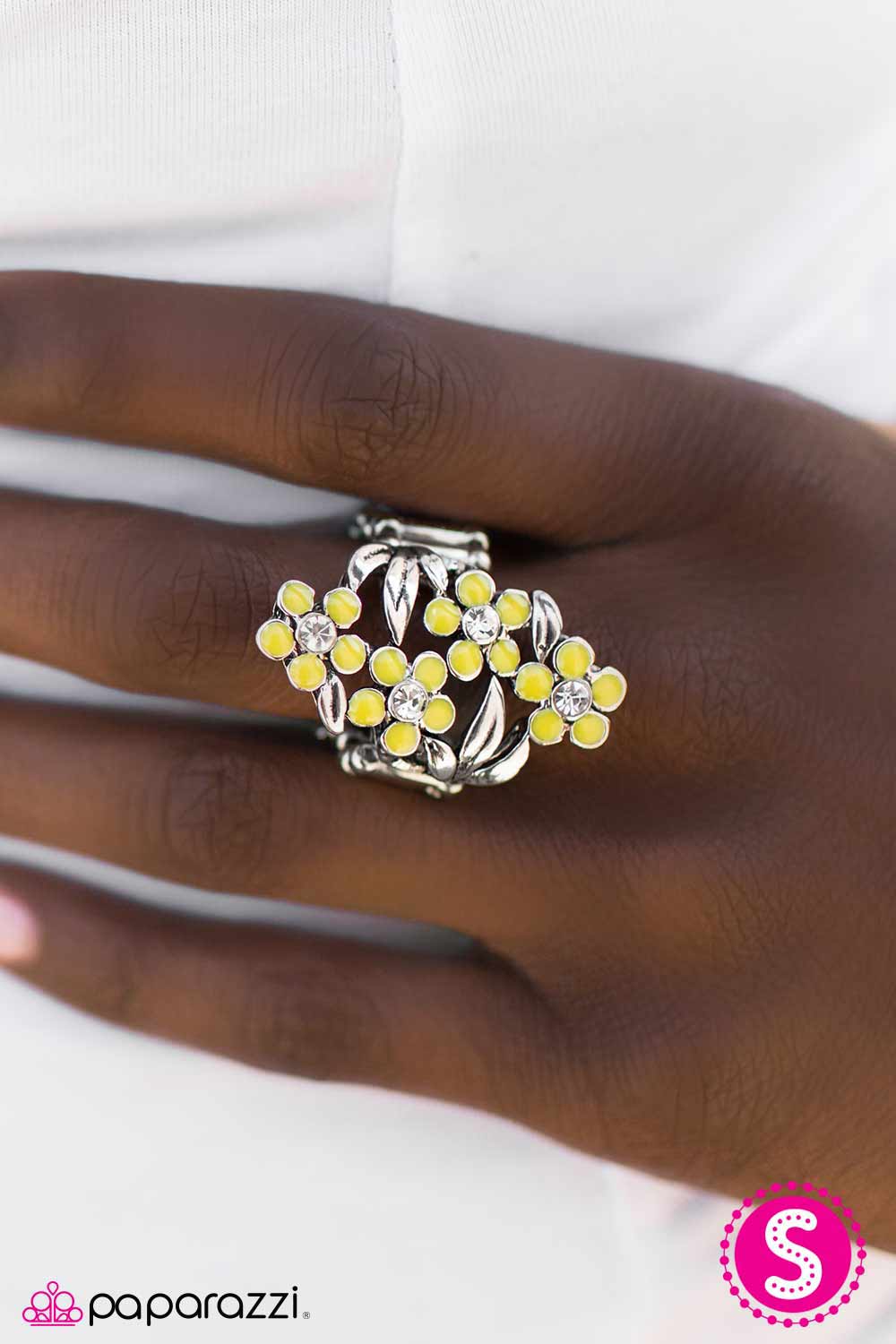 Anillo Paparazzi ~ Spring Delight - Amarillo