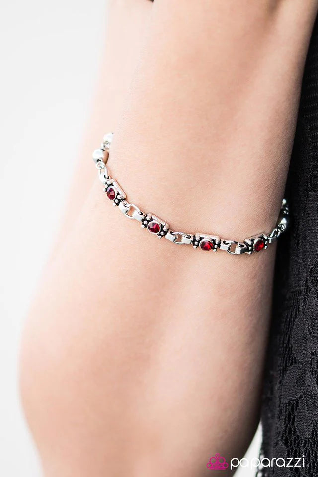 Pulsera Paparazzi ~ Movimiento Metro - Rojo