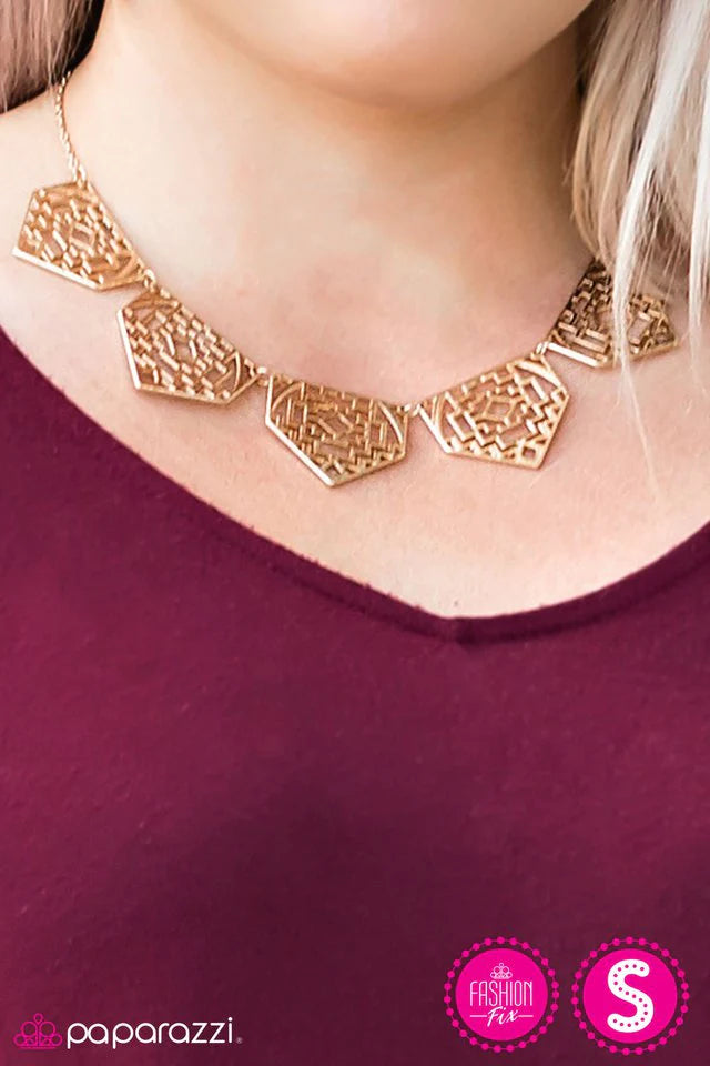 Collar Paparazzi ~ Hacienda Heights - Oro