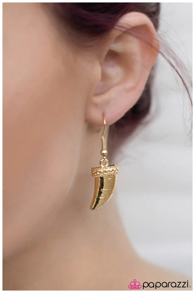 Pendiente Paparazzi ~ Colmillo Blanco - Oro