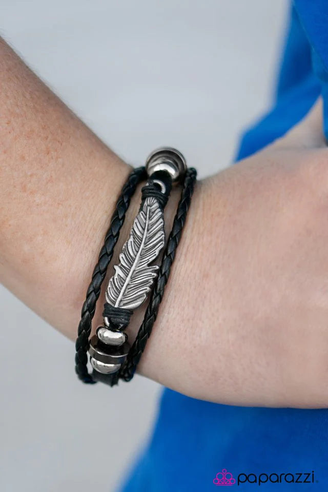 Pulsera Paparazzi ~ Águila de hierro - Negra