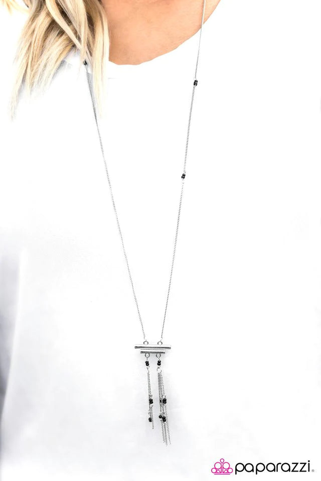 Collar Paparazzi ~ Vista de Mesa - Negro