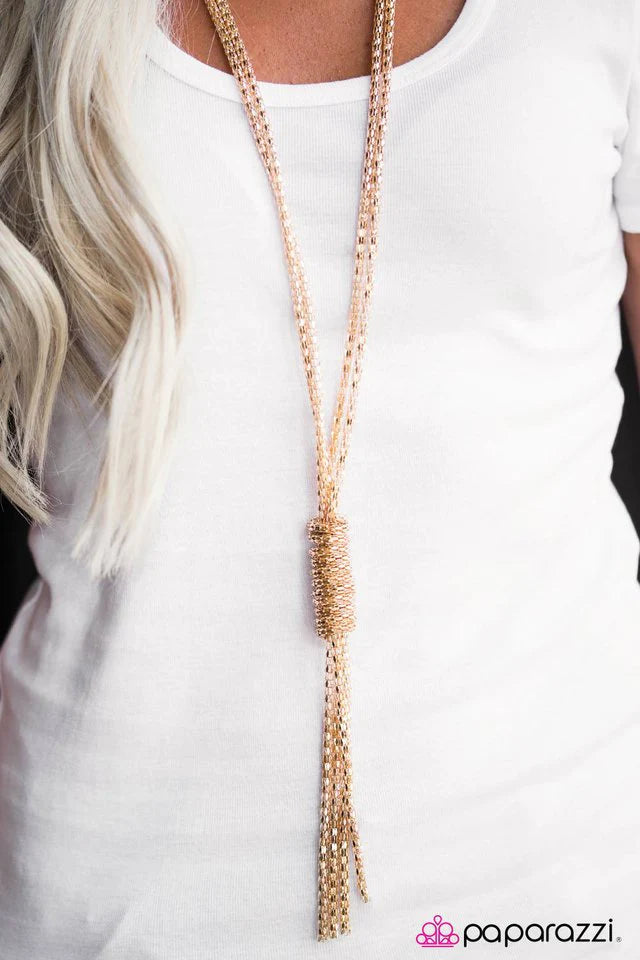 Collar Paparazzi ~ ¡Boom Boom te deja sin aliento! - Oro