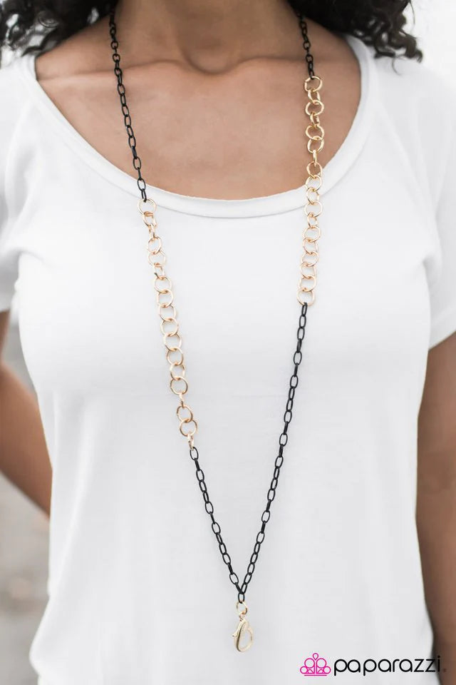 Paparazzi Necklace ~ Alternate Ending - Black
