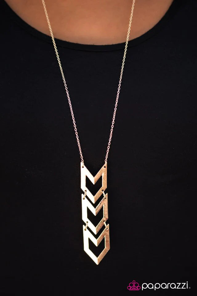 Collar Paparazzi ~ Impresionante trayectoria - Oro