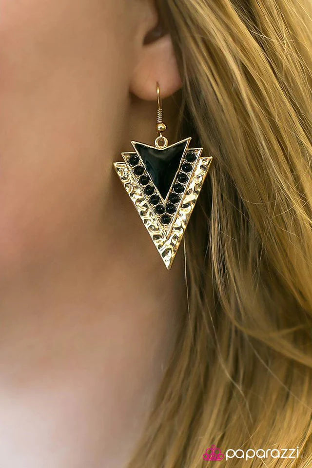 Paparazzi Earring ~ Breakout Artist - Black