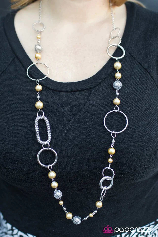 Collar Paparazzi ~ El nombre del juego - Amarillo