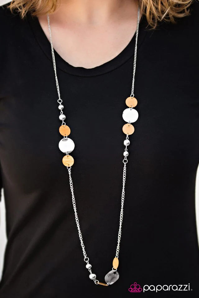 Collar Paparazzi ~ Fuera de la vista - Amarillo