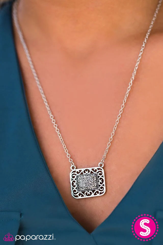 Collar Paparazzi ~ Historias en imágenes - Plata