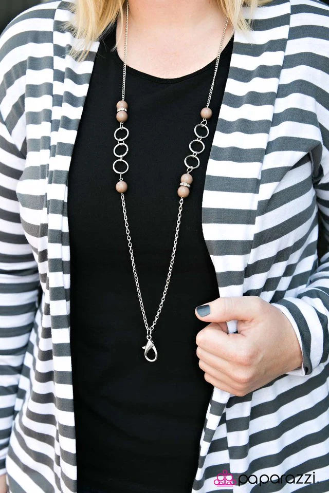 Collar Paparazzi ~ Nine-To-Fiver - Marrón