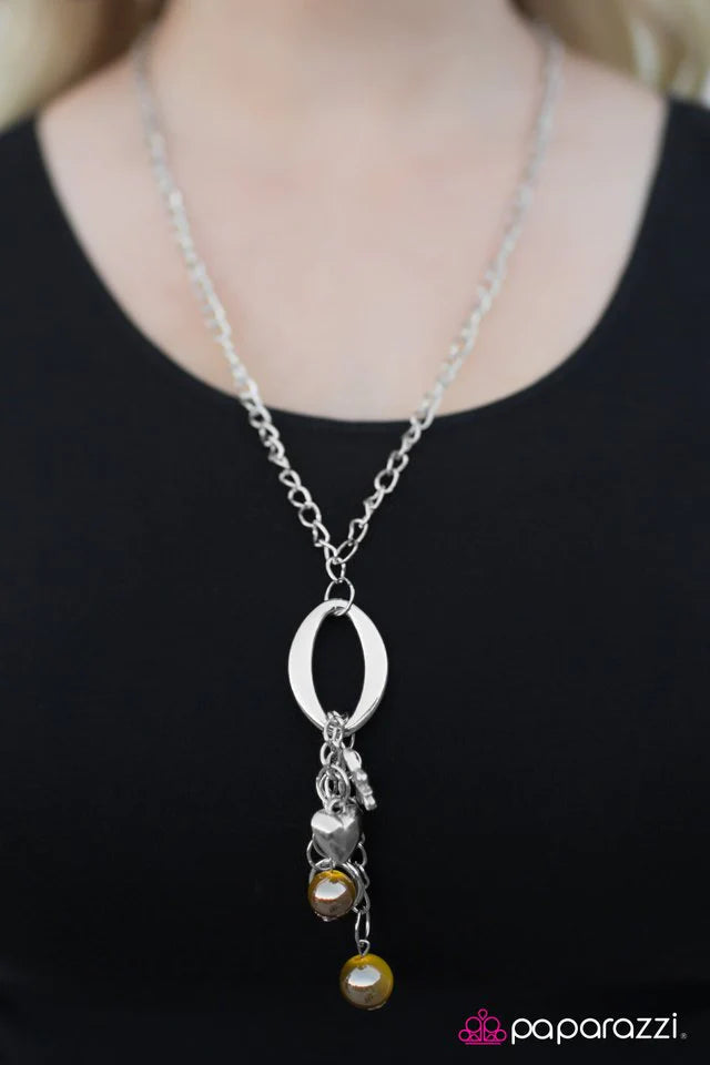 Collar Paparazzi ~ Gran Esplendor - Amarillo