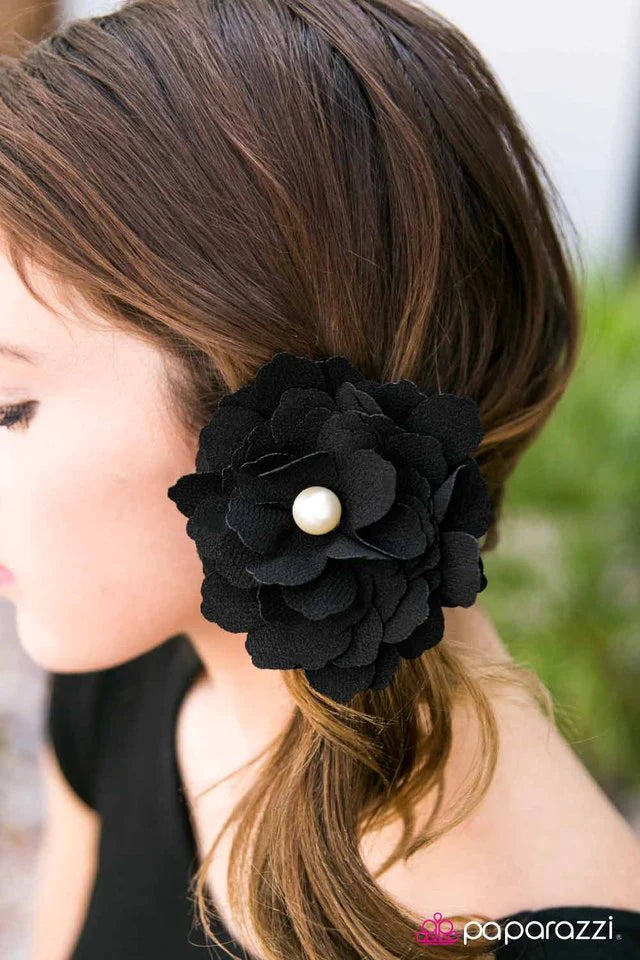 Paparazzi Hair Accessories ~ He Loves Me - Black