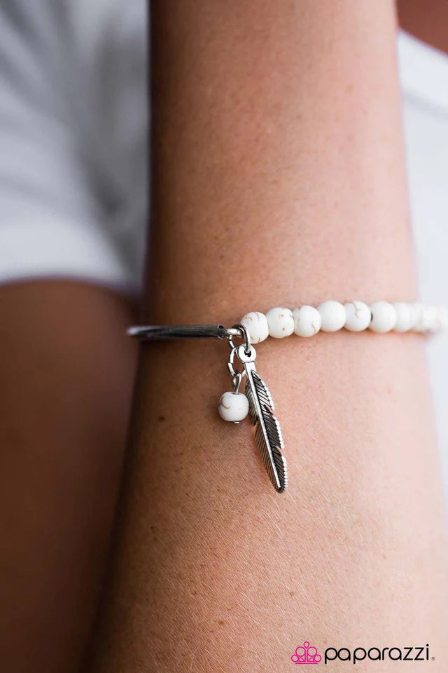 Pulsera Paparazzi ~ Sky Cruiser - Blanco