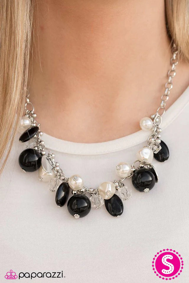 Collar Paparazzi ~ Estrella de Hollywood - Negro
