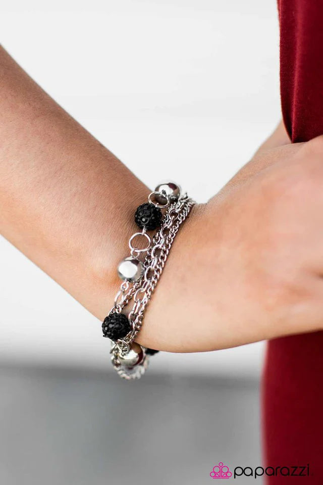 Pulsera Paparazzi ~ ¡Hazte a un lado! - Negra