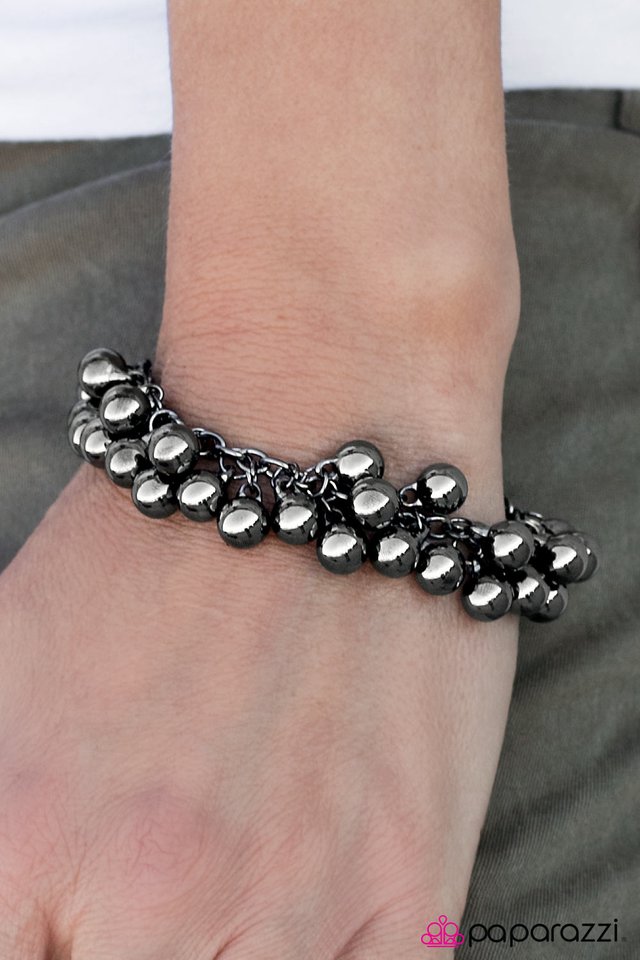 Pulsera Paparazzi ~ Bailando en el aire - Negro