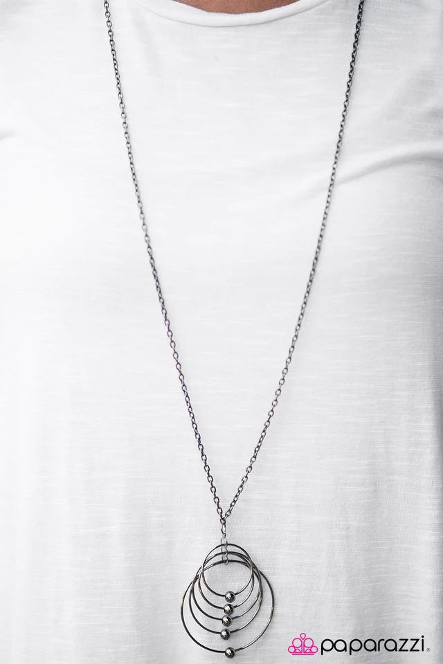 Collar Paparazzi ~ Galaxias lejanas - Negro