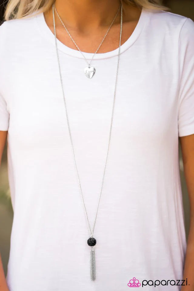 Collar Paparazzi ~ Celebra el amor - Negro