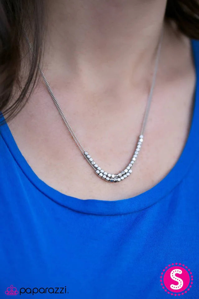 Collar Paparazzi ~ Rock The Block - Plata