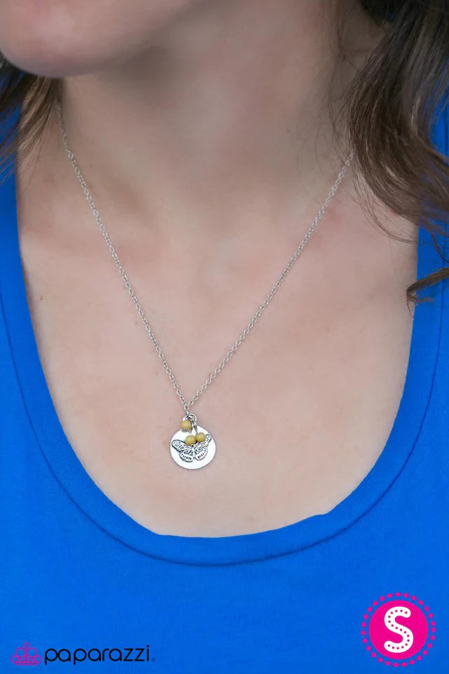 Collar Paparazzi ~ Mi pequeña mariposa - Amarillo