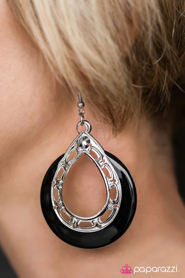 Paparazzi Earring ~ Cut It Out - Black