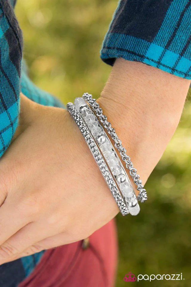 Pulsera Paparazzi ~ Fácil de aplicar con glaseado - Blanca