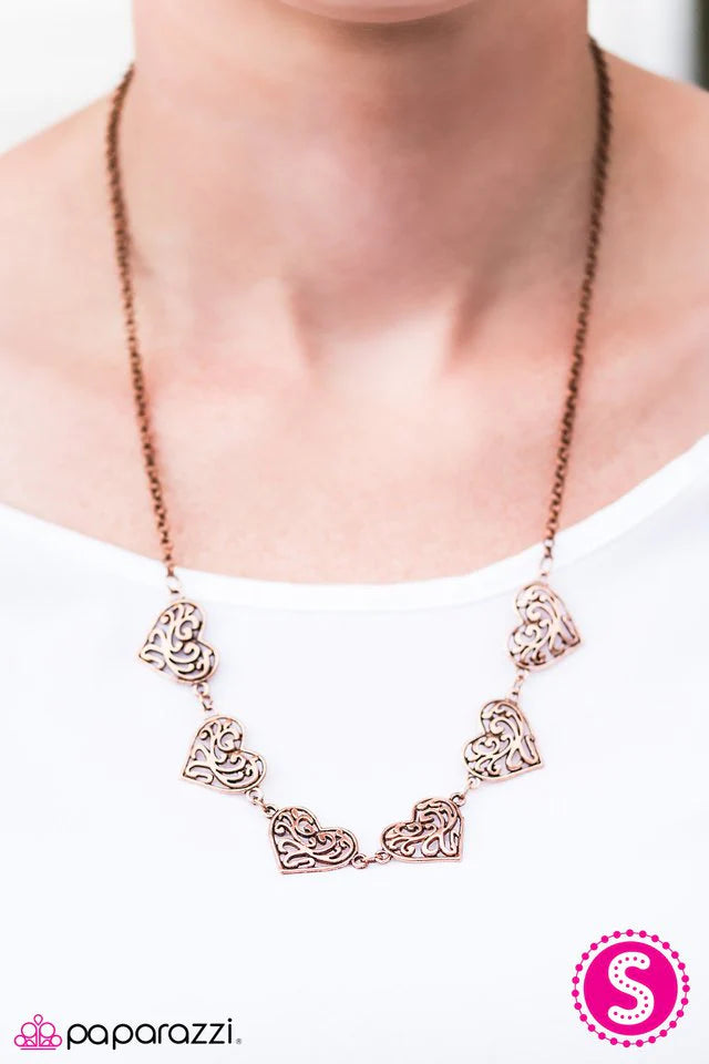 Collar Paparazzi ~ Tocando mis fibras del corazón - Cobre