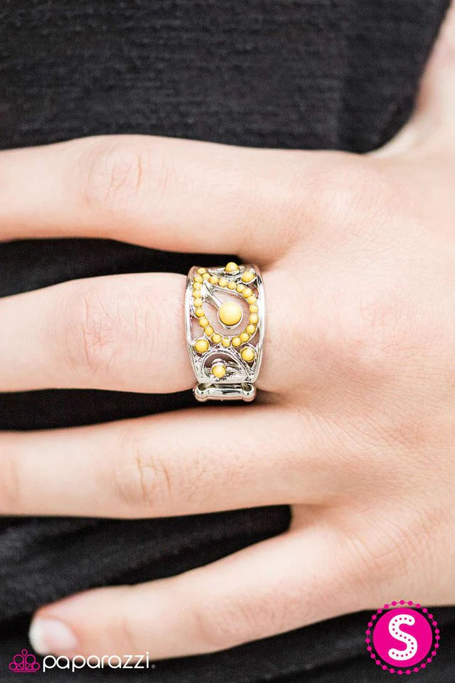Anillo Paparazzi ~ Just The SWAY You Are - Amarillo