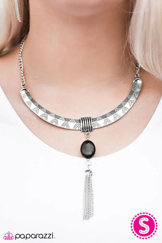 Collar Paparazzi ~ Espectáculo del Salvaje Oeste - Negro