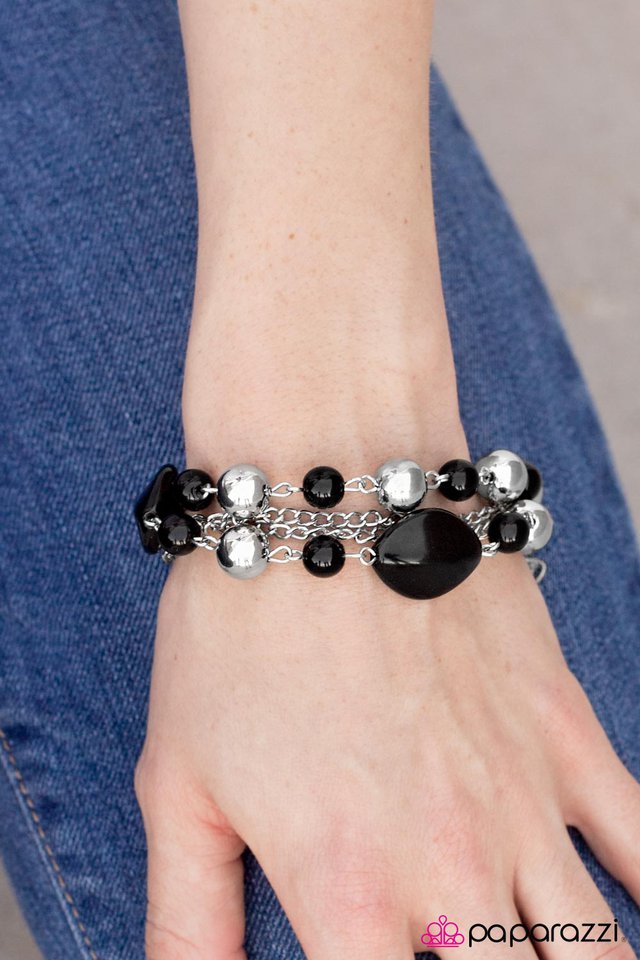 Pulsera Paparazzi ~ Jersey Girl - Negro