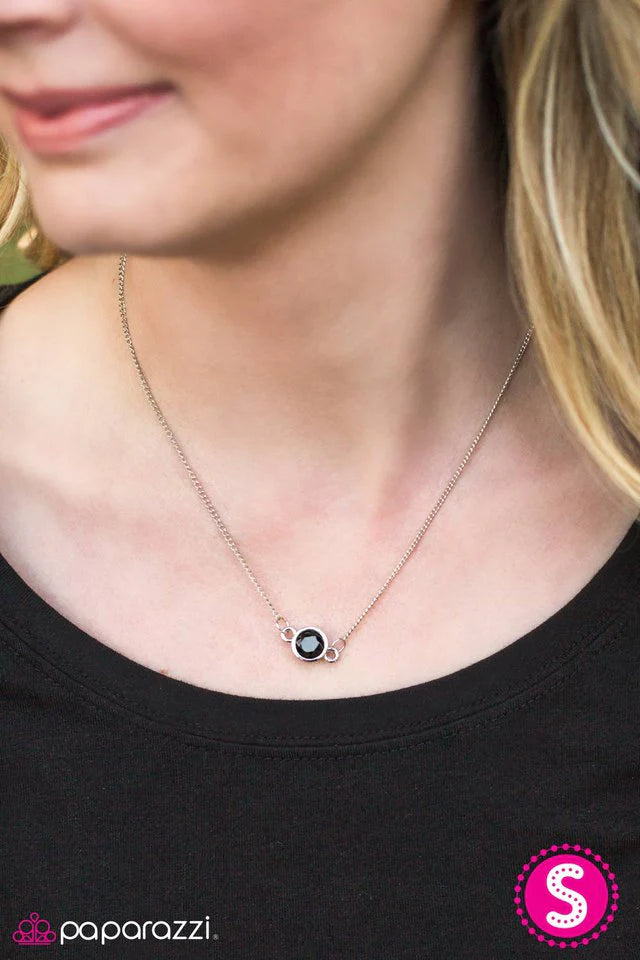 Collar Paparazzi ~ Los diamantes hablan más que las palabras - Negro