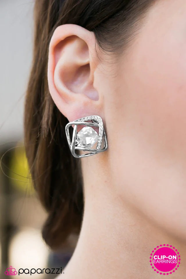 Pendiente Paparazzi ~ Light Years Away - Blanco