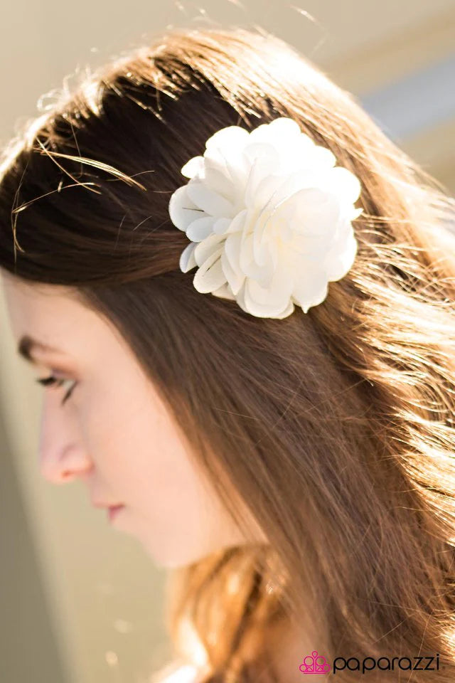 Paparazzi Hair Accessories ~ The Last Song - White