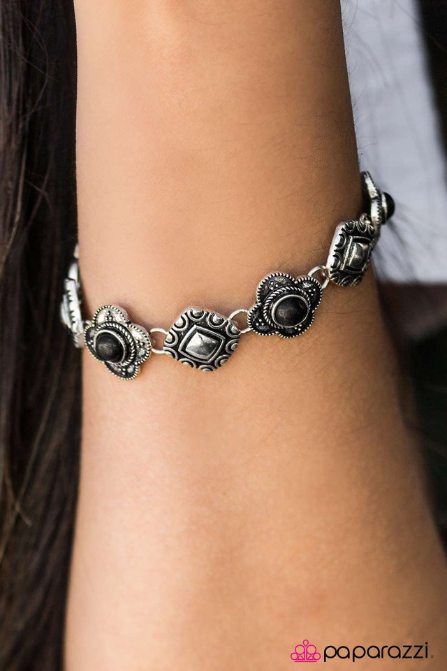 Pulsera Paparazzi ~ Dune Dancer - Negro