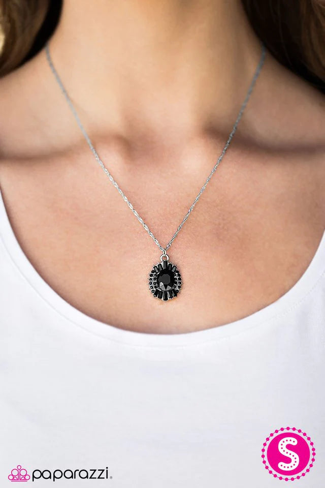 Collar Paparazzi ~ La primera edición - Negro