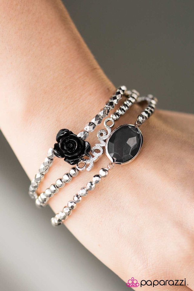 Pulsera Paparazzi ~ Vibrato Victoriano - Negro