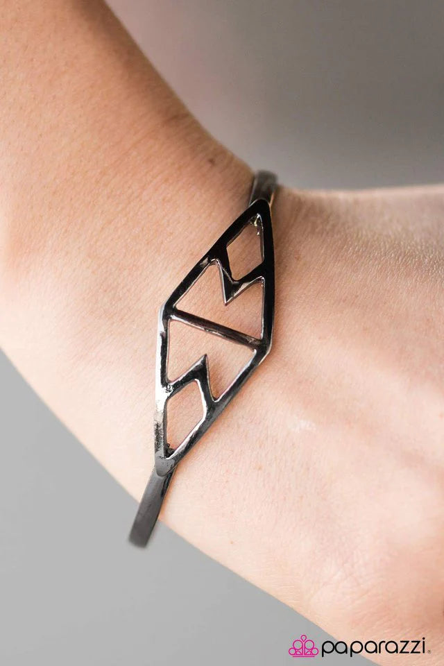 Pulsera Paparazzi ~ Lone Peak - Negro