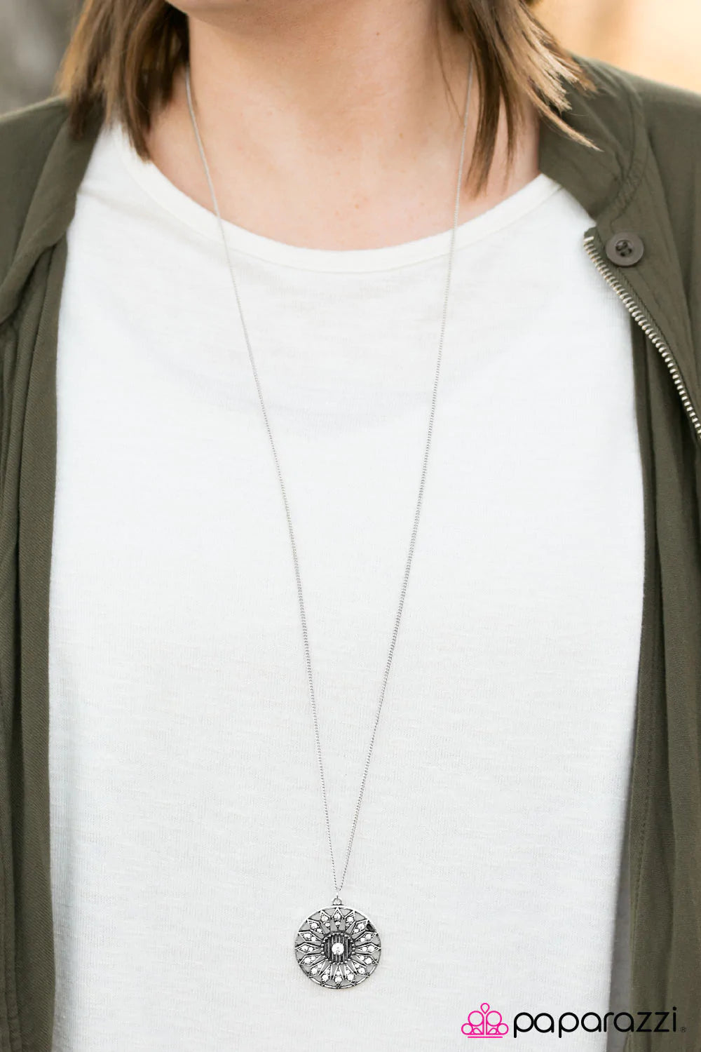 Collar Paparazzi ~ Good As MARIGOLD - Blanco