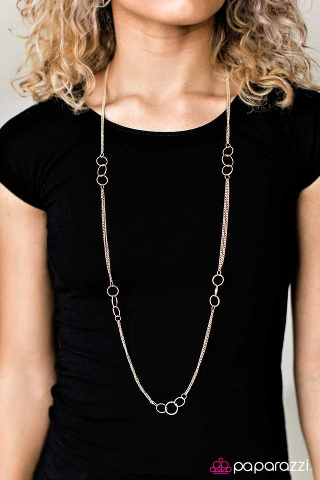 Collar Paparazzi ~ Noche musical - Oro rosa